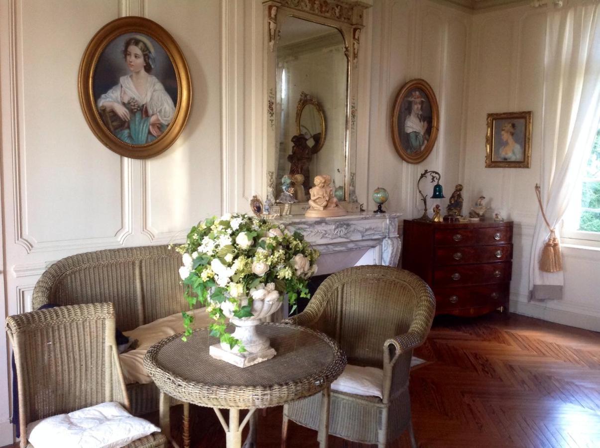 Chateau Du Mont Perreux Saint-Martin-du-Vivier Екстериор снимка